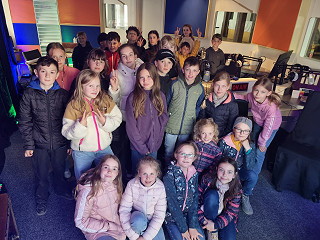 28 Schulkinder im Radio